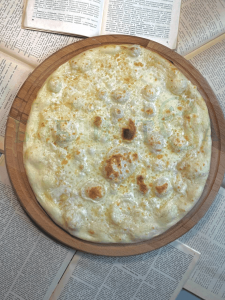 Лепешка с сыром и оливковым маслом 