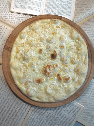 Лепешка с сыром и оливковым маслом 